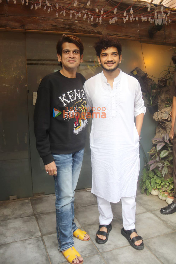 photos munawar faruqui and rrahul narain kanal spotted outside cafe in bandra 3