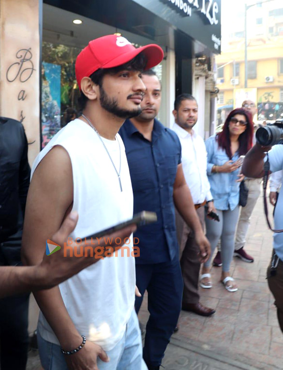 Photos: Munawar Faruqui snapped in Bandra Photos: Munawar Faruqui snapped in Bandra