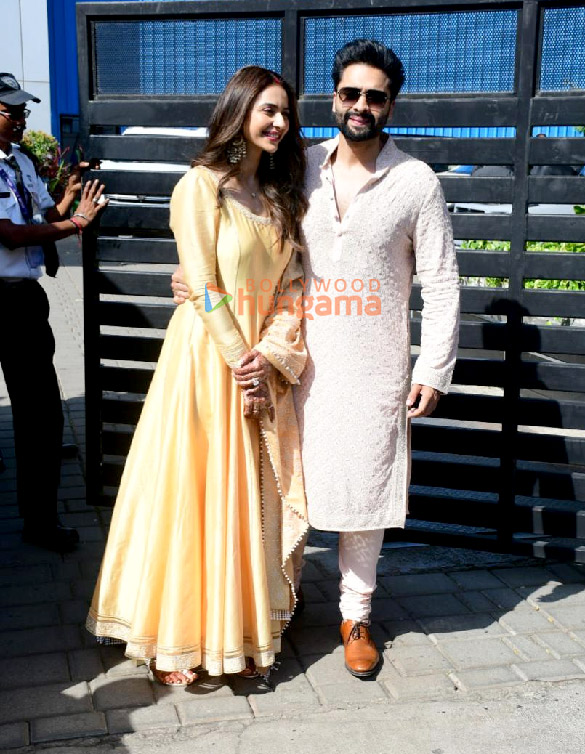photos newlyweds jackky bhagnani and rakul preet singh arrived at a private airport in mumbai 1