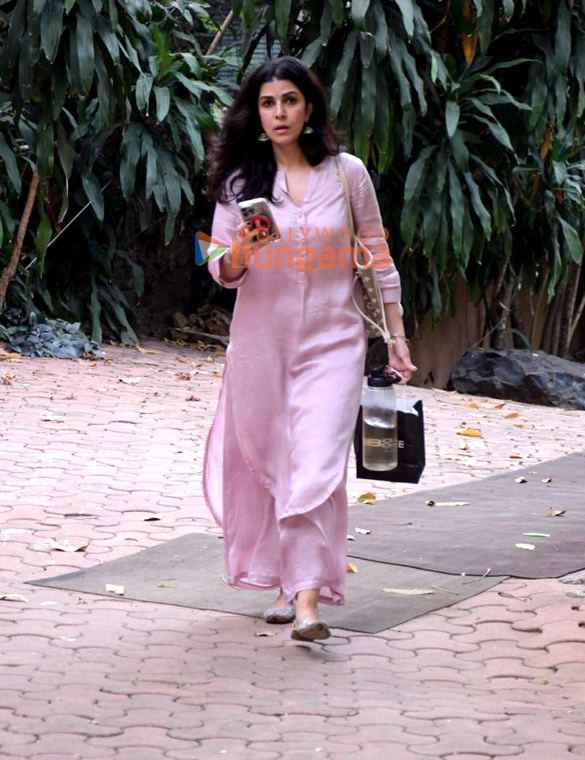 photos nimrat kaur snapped outside a dance class in bandra 3
