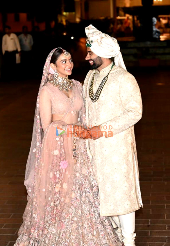 photos rakul preet singh and jackky bhagnani snapped after tying the knot 4