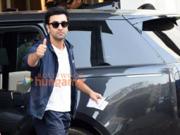 Photos: Ranbir Kapoor, Neetu Singh and Arjun Kapoor snapped at Kalina airport