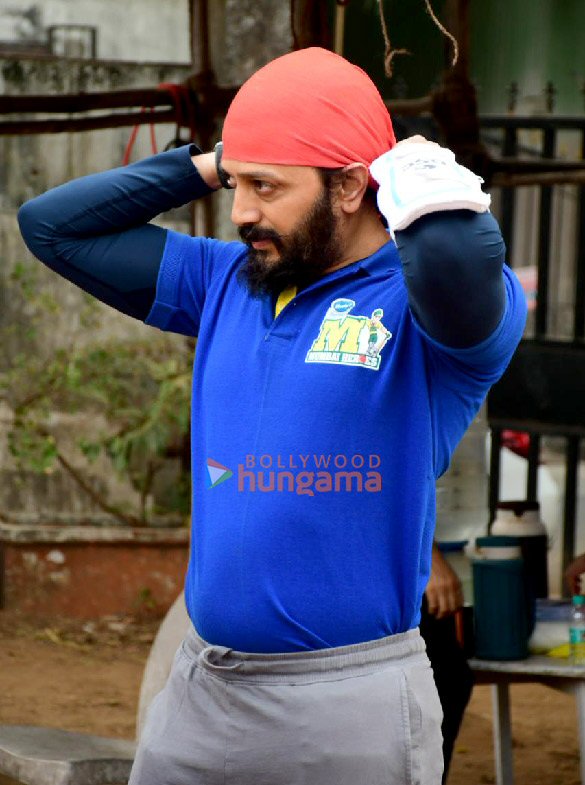 photos riteish deshmukh sharad kelkar and other celebs snapped practising at vile parle gymkhana 4