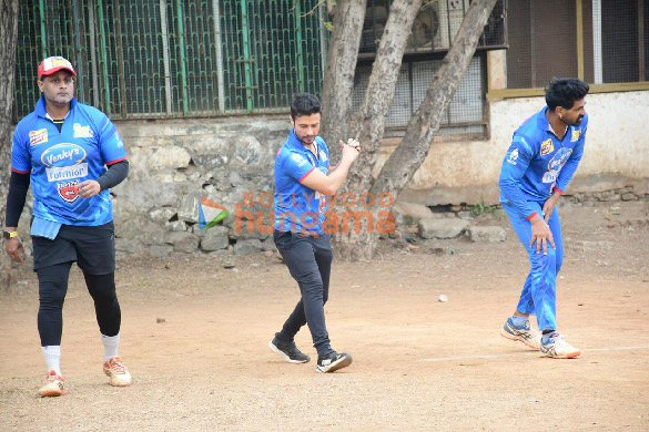 photos riteish deshmukh sharad kelkar and other celebs snapped practising at vile parle gymkhana 8