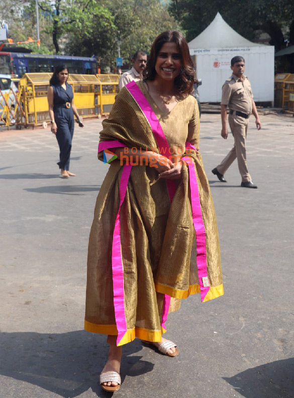 Photos: Saie Tamhankar visits Siddhivinayak Temple Photos: Saie Tamhankar visits Siddhivinayak Temple