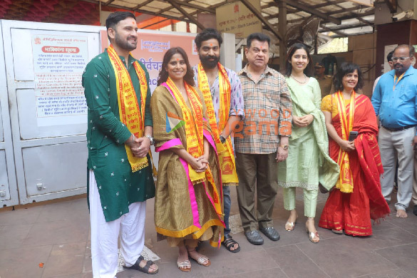 photos saie tamhankar visits siddhivinayak temple 5