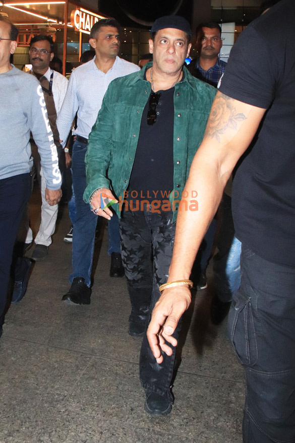 photos salman khan baba siddique and gurmeet singh jolly snapped at the airport 1