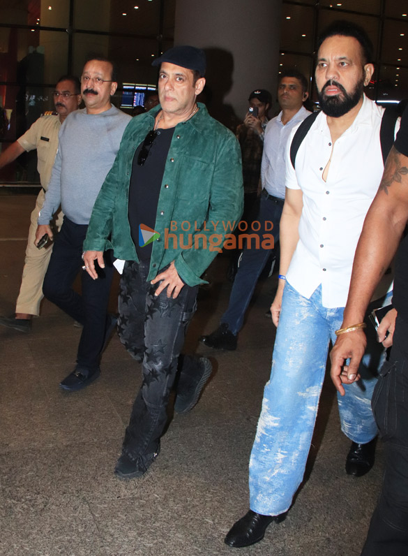 Photos: Salman Khan, Baba Siddique and Gurmeet Singh Jolly snapped at the airport | Parties & Events