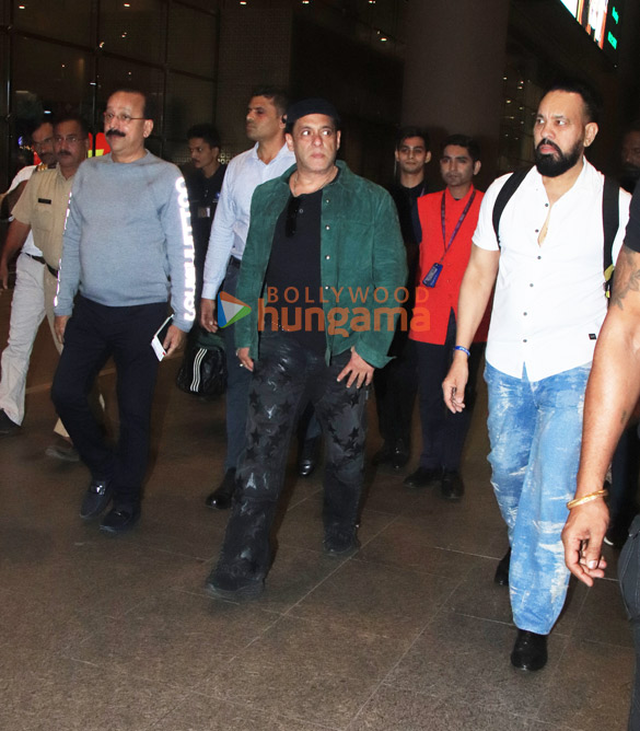 photos salman khan baba siddique and gurmeet singh jolly snapped at the airport 5