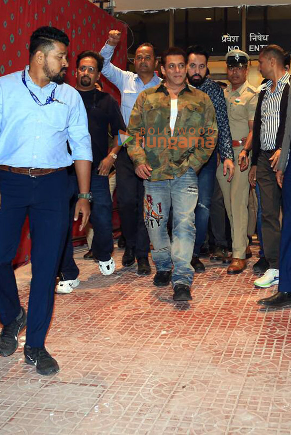 photos salman khan katrina kaif and rashmika mandanna snapped at the airport 4