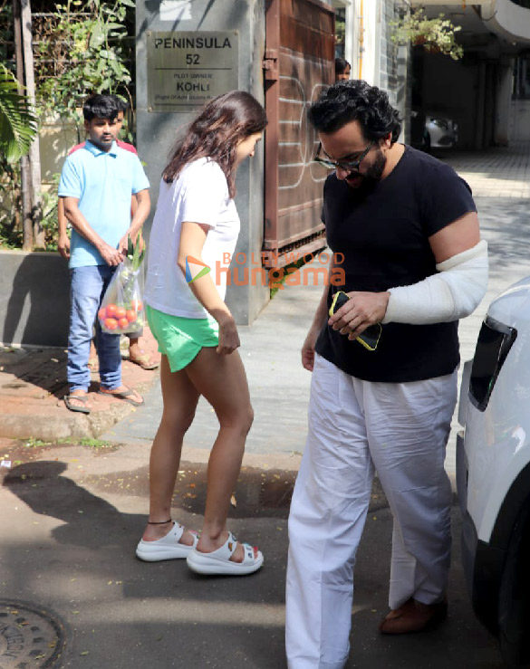 photos sara ali khan and saif ali khan snapped in juhu 5