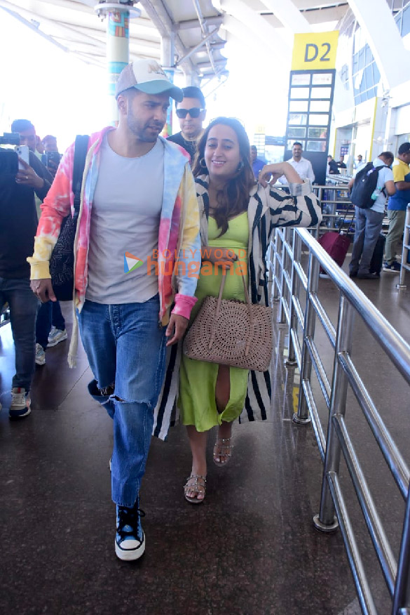 photos shahid kapoor mira kapoor aditya roy kapur and others snapped at the airport 10