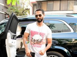 Photos: Shahid Kapoor spotted outside a cafe in Bandra