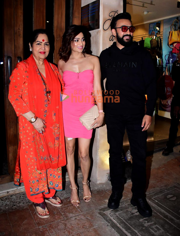 photos shamita shetty raj kundra and sunanda shetty snapped in bandra 1