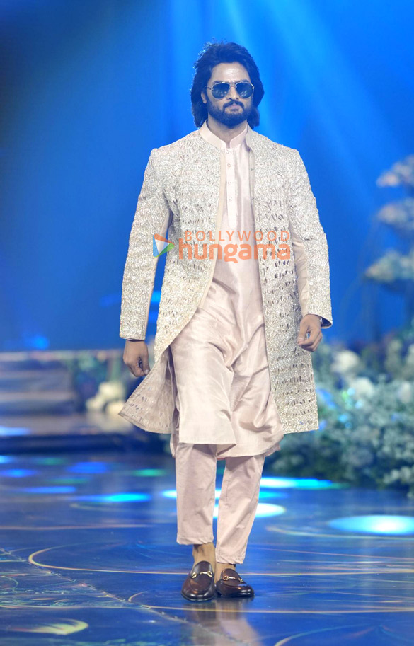 photos shruti haasan shriya saran harshavardhan rane and others walk the ramp for lakshmi manchus teach for change 9th annual f 6