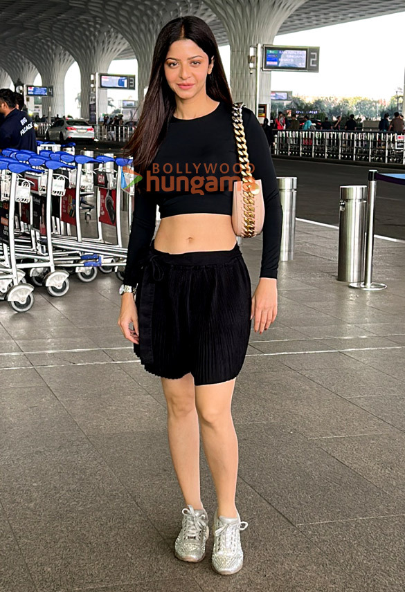 photos sidharth malhotra kiara advani sonam kapoor ahuja and others snapped at the airport