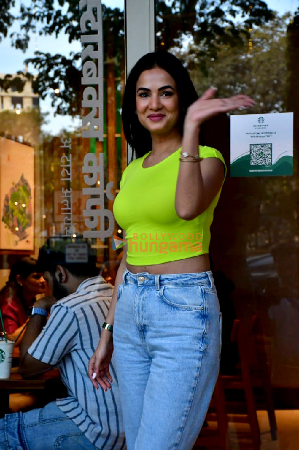 photos sonal chauhan snapped in juhu 3 4