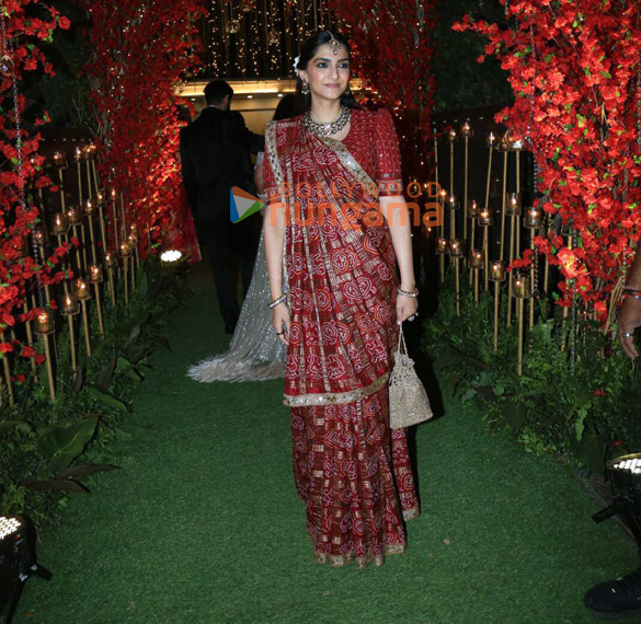 photos sonam kapoor ahuja snapped in town 3