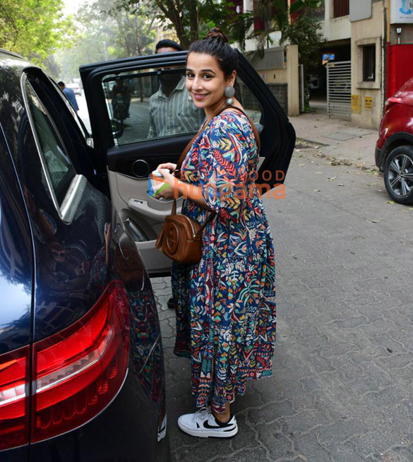 Photos: Vidya Balan snapped with her husband Siddharth Roy Kapur in Bandra Photos: Vidya Balan snapped with her husband Siddharth Roy Kapur in Bandra