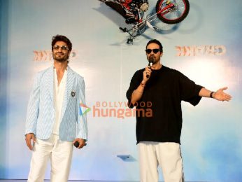 Photos: Vidyut Jammwal and Arjun Rampal snapped at the launch of the Crakk Zone in Bandra Photos: Vidyut Jammwal and Arjun Rampal snapped at the launch of the Crakk Zone in Bandra