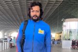 Riteish Deshmukh strikes a pose for paps as he gets clicked at the airport