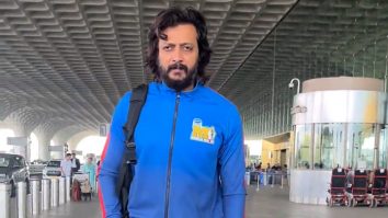 Riteish Deshmukh strikes a pose for paps as he gets clicked at the airport