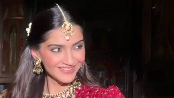 Sonam Kapoor rocks the mom’s 35 year old gharchola with utmost grace!