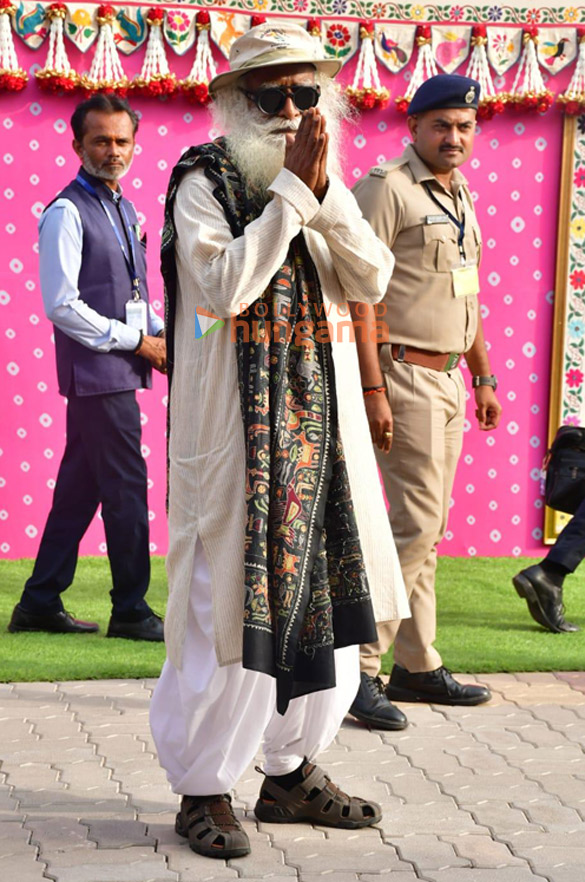 aamir khan akshay kumar kareena kapoor khan madhuri dixit and others arrive at jamnagar for anant ambanis pre wedding festivities 3