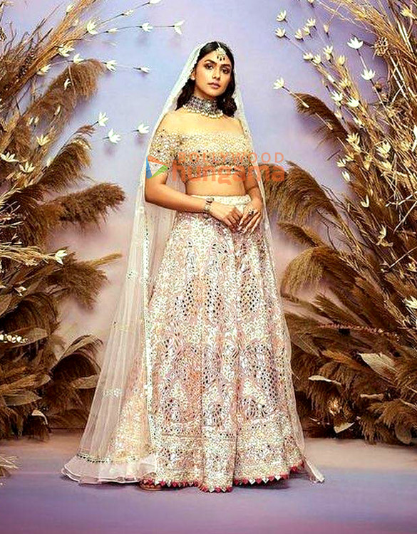 mrunal thakur 3 126