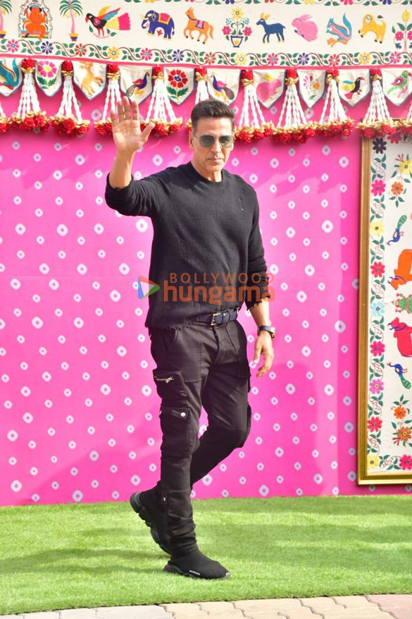 photos aamir khan akshay kumar kareena kapoor khan madhuri dixit and others arrive at jamnagar for anant ambanis pre wedding fest 3