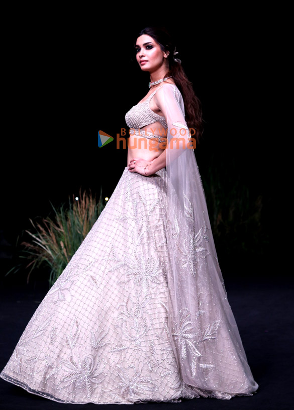 photos aditi rao hydari shehnaaz gill and abhimanyu dassani turn showstoppers for lakme fashion week 2024 2 3