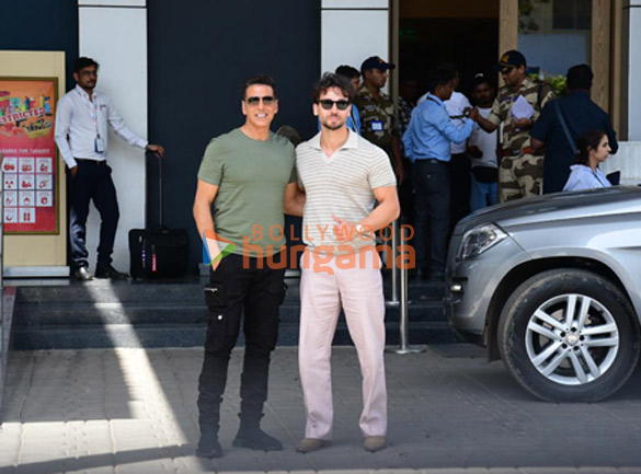 photos akshay kumar and tiger shroff snapped at kalina airport 5