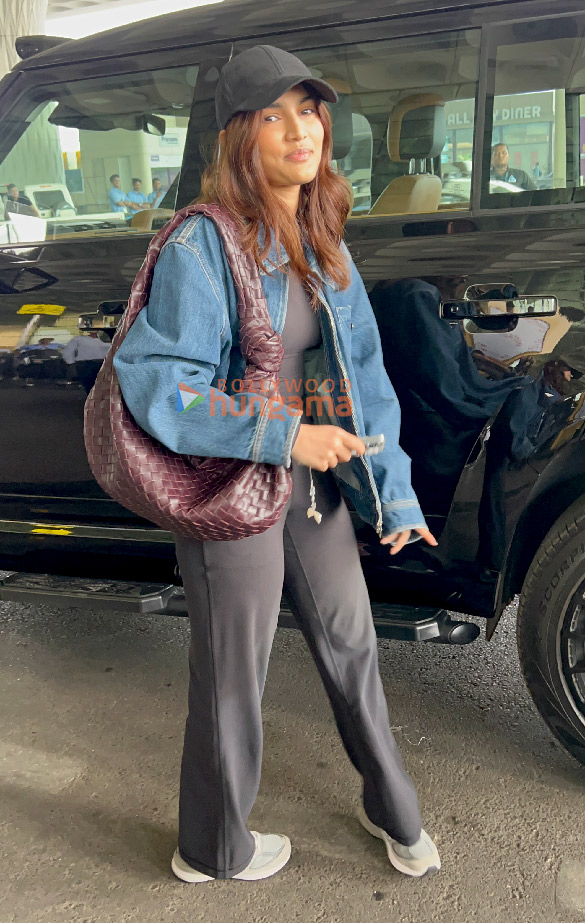 Photos: Alizeh Agnihotri, Sagarika Ghatge, Zaheer Khan and others snapped at the airport