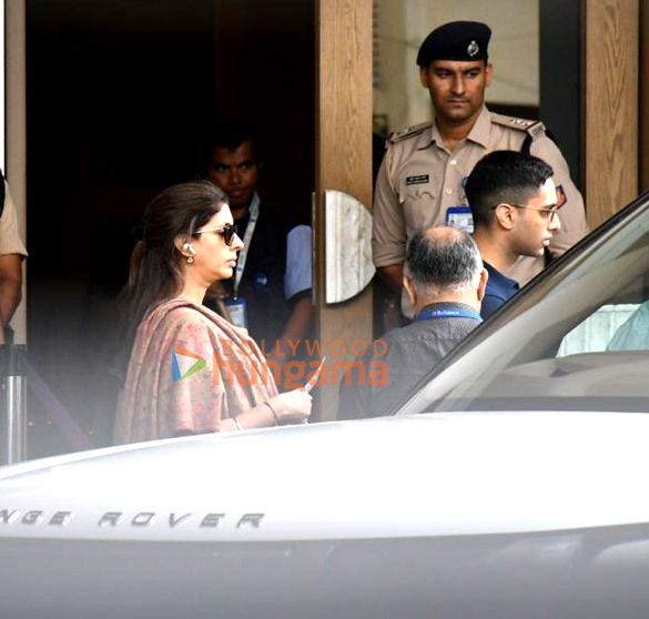 Photos Amitabh Bachchan, Agastya Nanda and Shweta Bachchan snapped at Kalina airport (3)