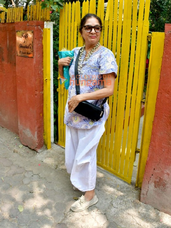 photos celebs grace shabana azmis holi 2024 bash 3