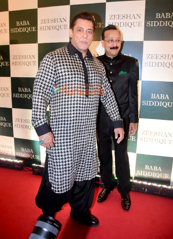 photos celebs snapped at baba siddiques iftar party 32