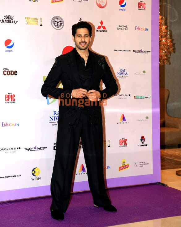photos disha patani sidharth malhotra sara ali khan and others snapped at fef india fashion awards 7