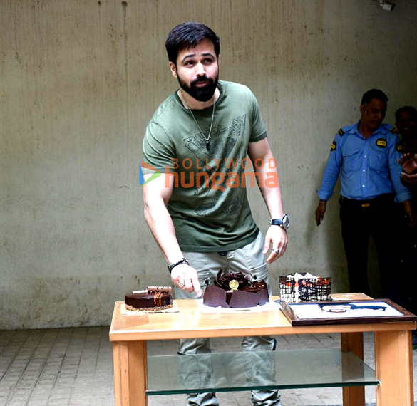 Photos: Emraan Hashmi celebrates his birthday with the paparazzi