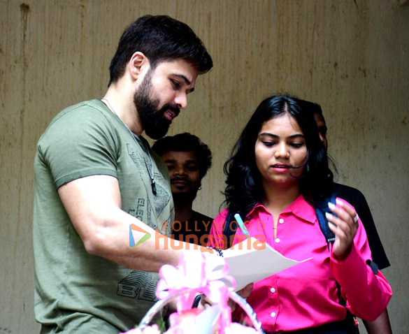 photos emraan hashmi celebrates his birthday with the paparazzi 6