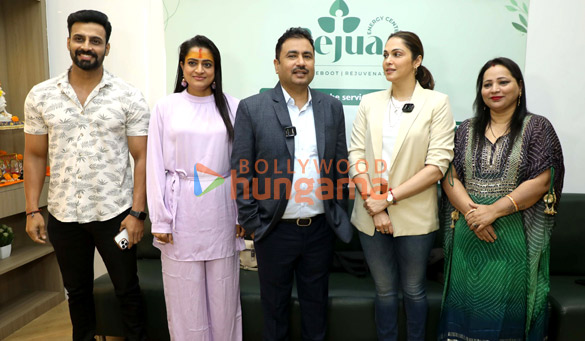 photos isha koppikar donates blood at dr santosh pandeys blood donation camp 1