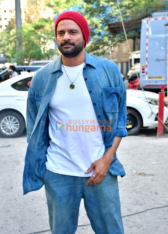 photos jaideep ahlawat and shriya pilgaonkar snapped in andheri 6