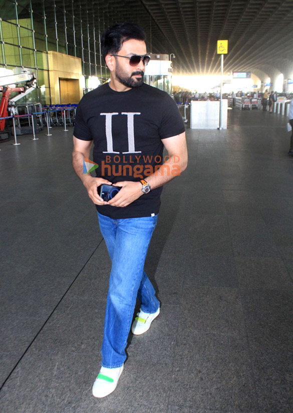 photos kajal aggarwal and prithviraj sukumaran snapped at the airport 5