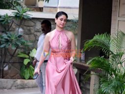 Photos: Kareena Kapoor Khan snapped outside her residence in Bandra