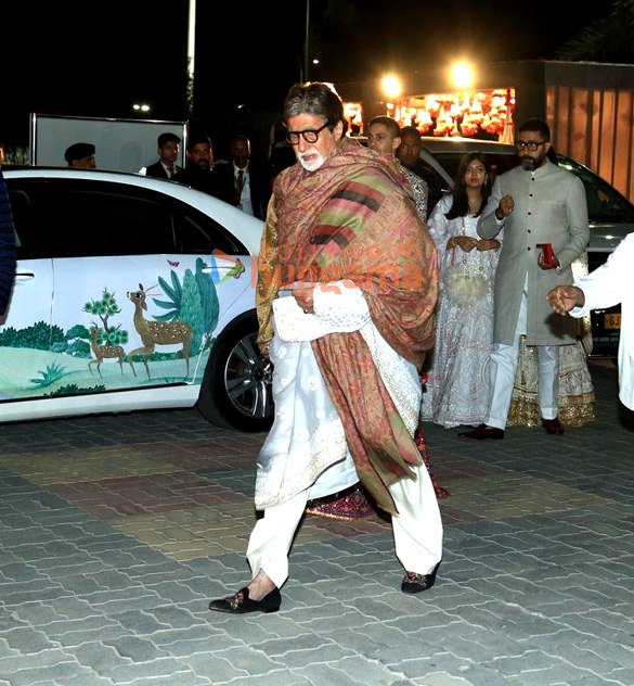 photos katrina kaif vicky kaushal ranbir kapoor alia bhatt and others snapped leaving from jamnagar airport 14