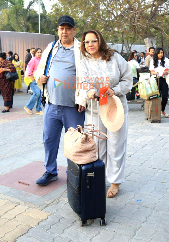 photos katrina kaif vicky kaushal ranbir kapoor alia bhatt and others snapped leaving from jamnagar airport 21
