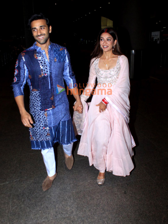 Photos: Kriti Kharbanda, Pulkit Samrat, Janhvi Kapoor and others snapped at the airport Photos: Kriti Kharbanda, Pulkit Samrat, Janhvi Kapoor and others snapped at the airport