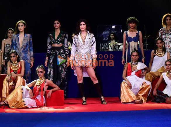 photos kriti sanon and shanaya kapoor turn showstoppers for lakme fashion week 2024 15324 5