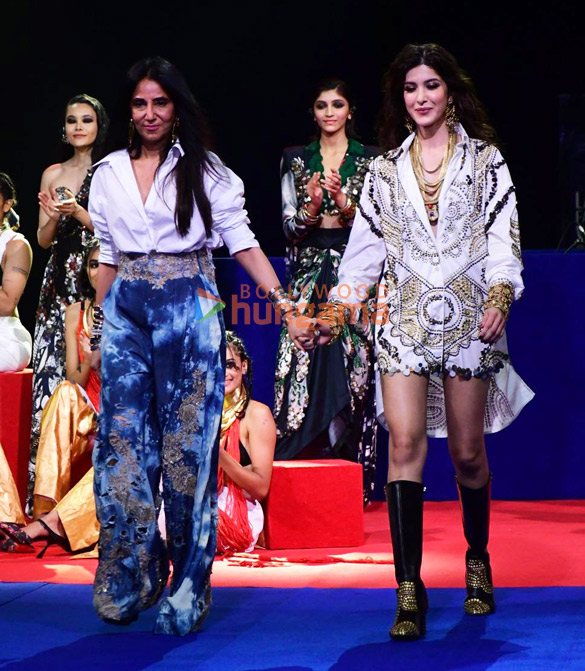 photos kriti sanon and shanaya kapoor turn showstoppers for lakme fashion week 2024 15324 6