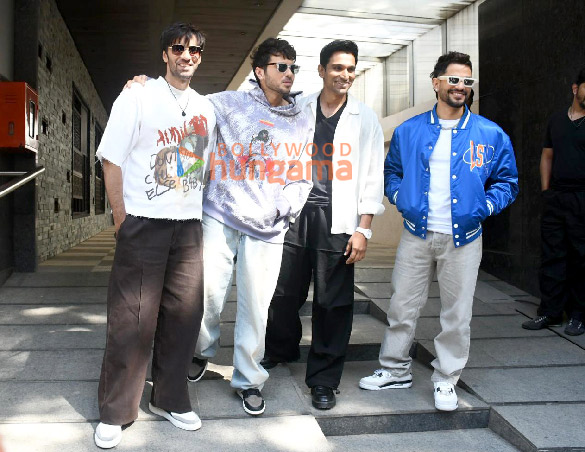 photos kunal kemmu divyenndu avinash tiwari and pratik gandhi snapped promoting their film madgaon express at game papacio bandra 2