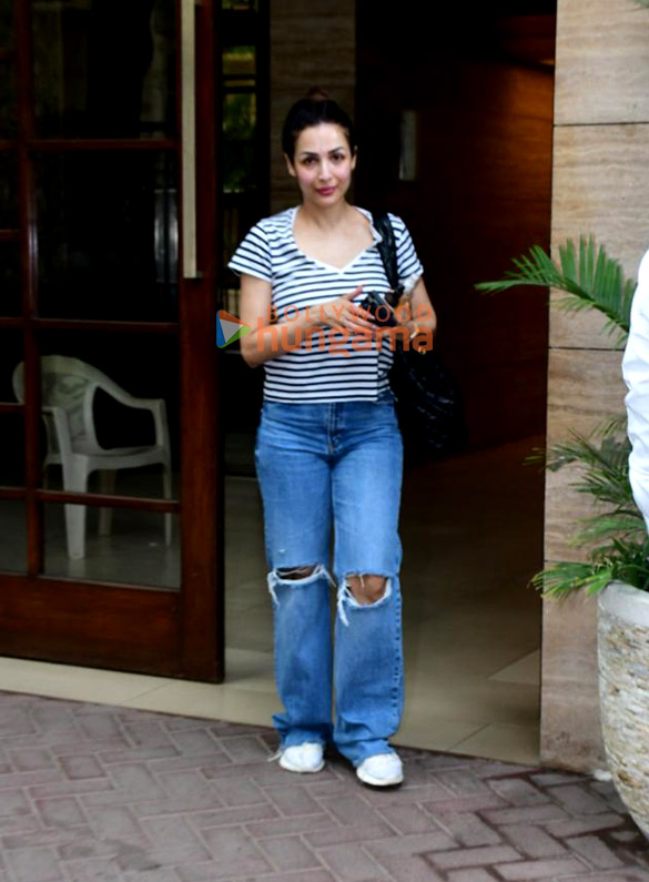 photos malaika arora spotted outside her residence in bandra 4